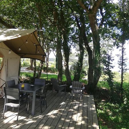 Hebergements Camping "Les Pieds Dans L'Eau" 卡松 外观 照片