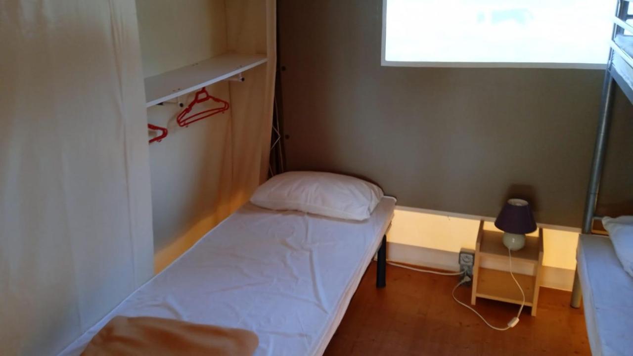 Hebergements Camping "Les Pieds Dans L'Eau" 卡松 外观 照片