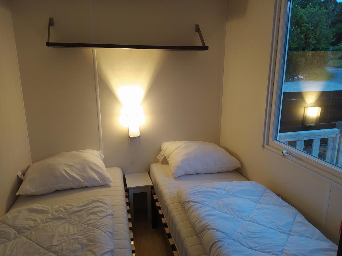 Hebergements Camping "Les Pieds Dans L'Eau" 卡松 外观 照片