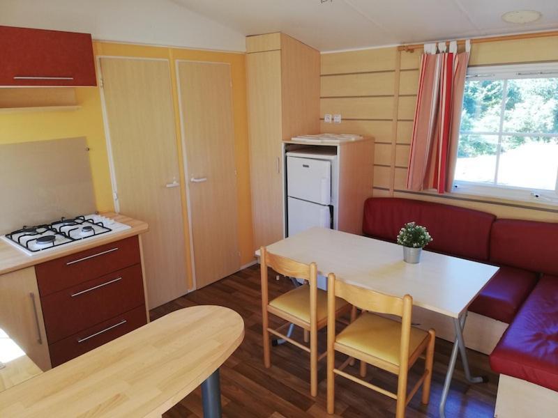 Hebergements Camping "Les Pieds Dans L'Eau" 卡松 外观 照片