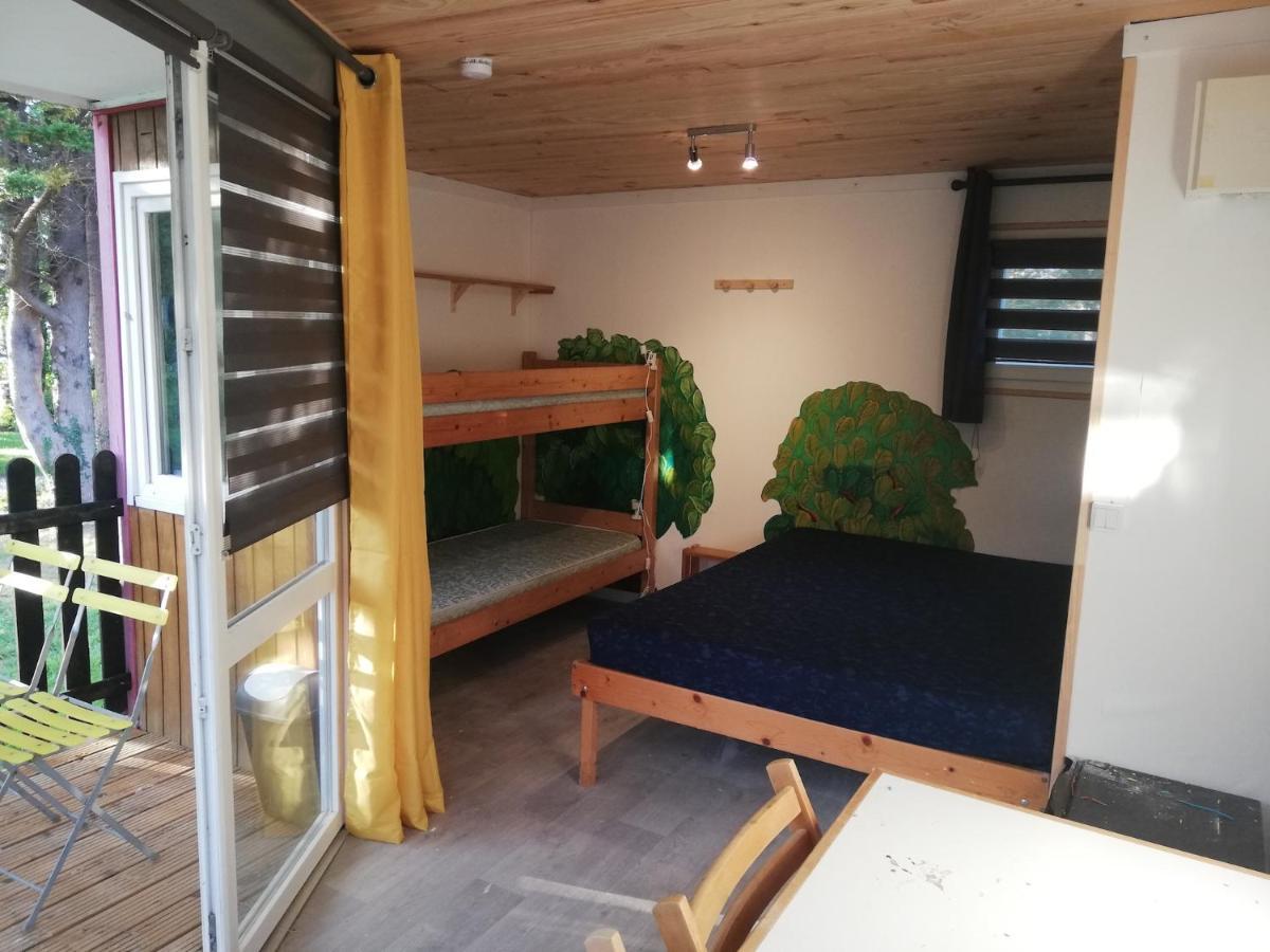 Hebergements Camping "Les Pieds Dans L'Eau" 卡松 外观 照片