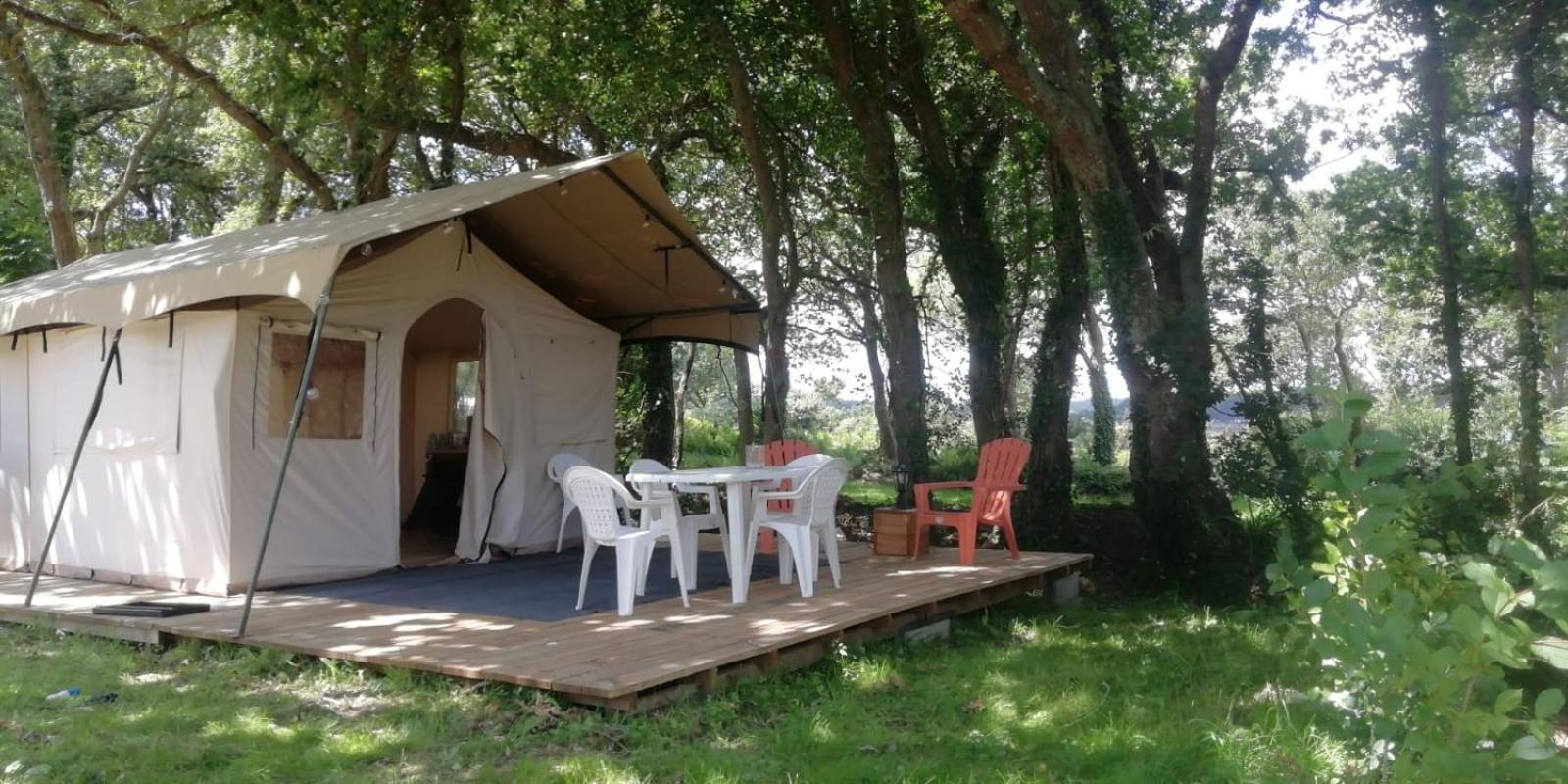 Hebergements Camping "Les Pieds Dans L'Eau" 卡松 外观 照片